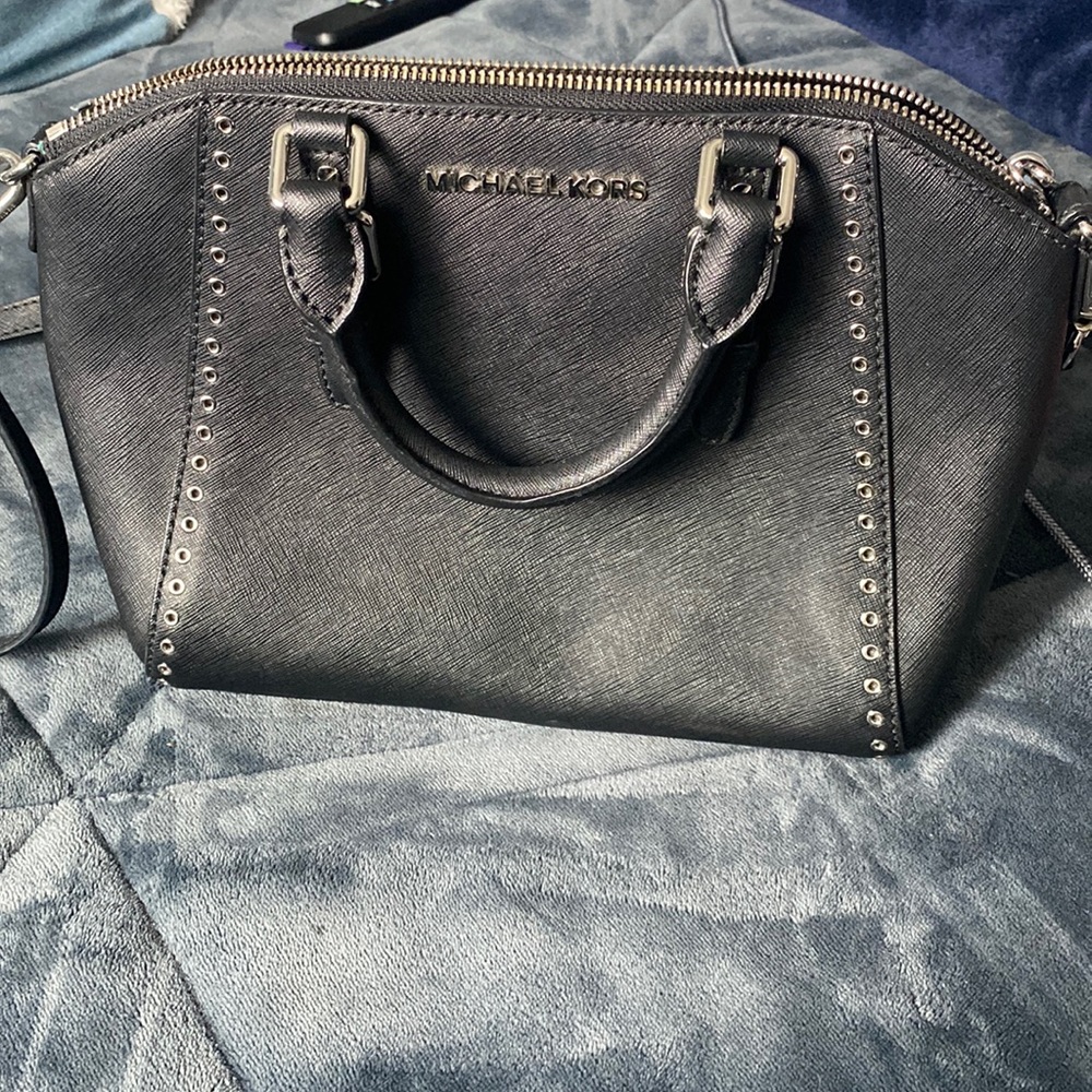 Black micheal kors shoulder bag